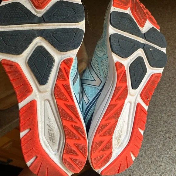 New Balance - Picture 3 of 4